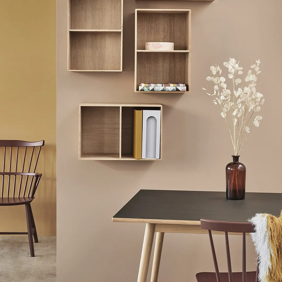 B98 Bookshelf