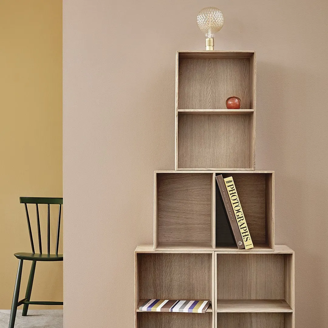 B98 Bookshelf