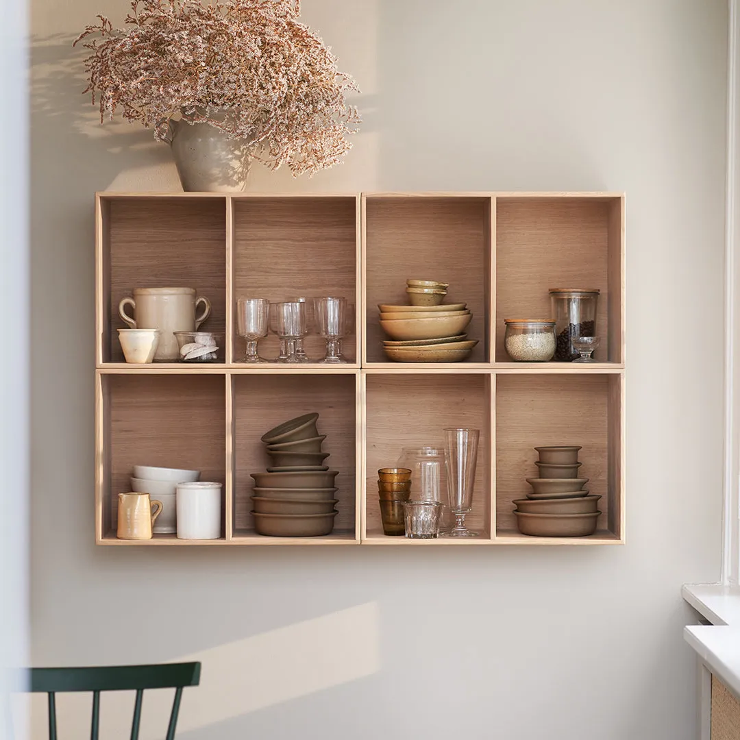 B98 Bookshelf