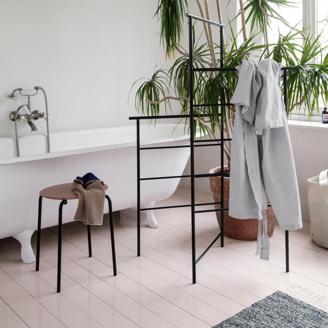 Dora Clothes Stand