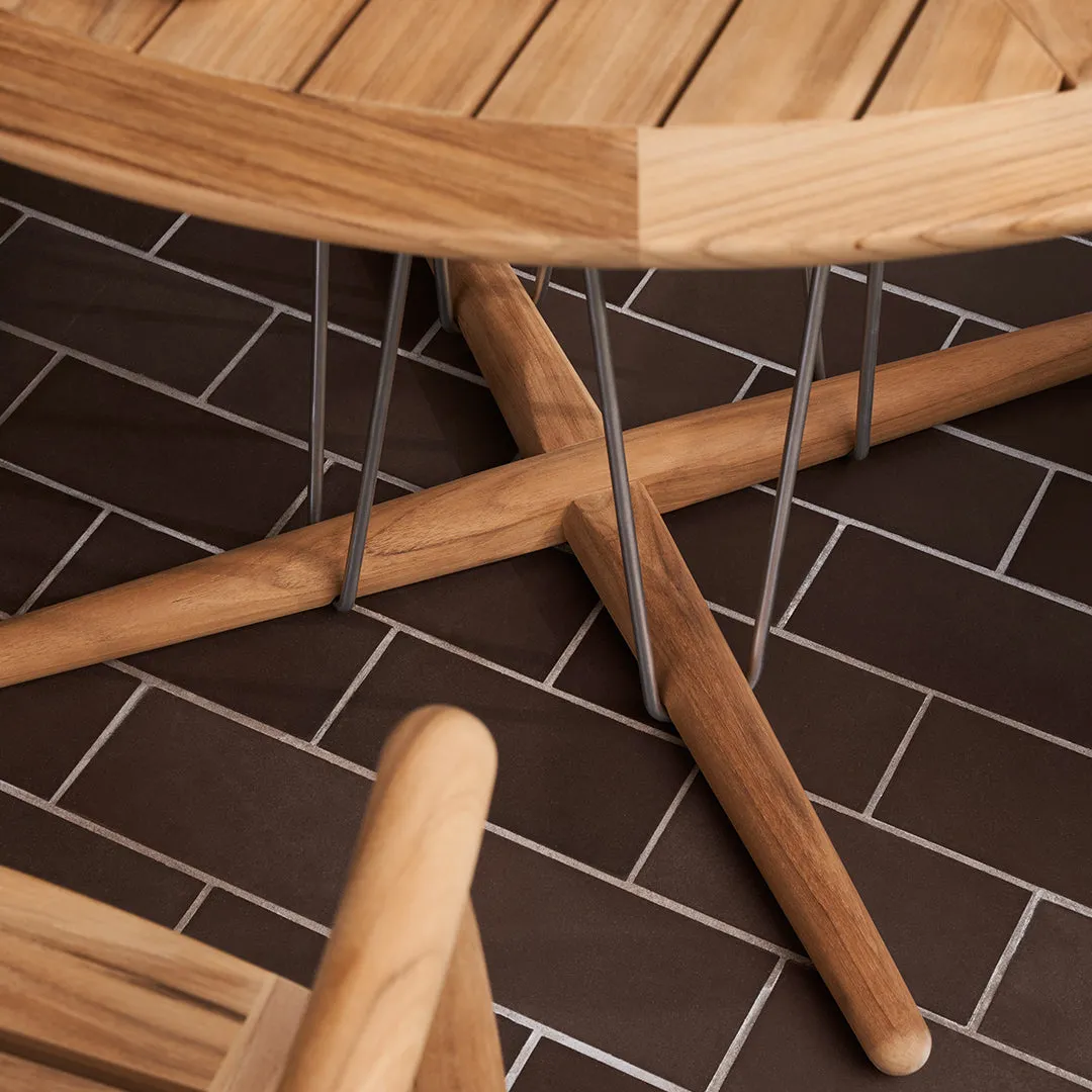 E022 Embrace Outdoor Table