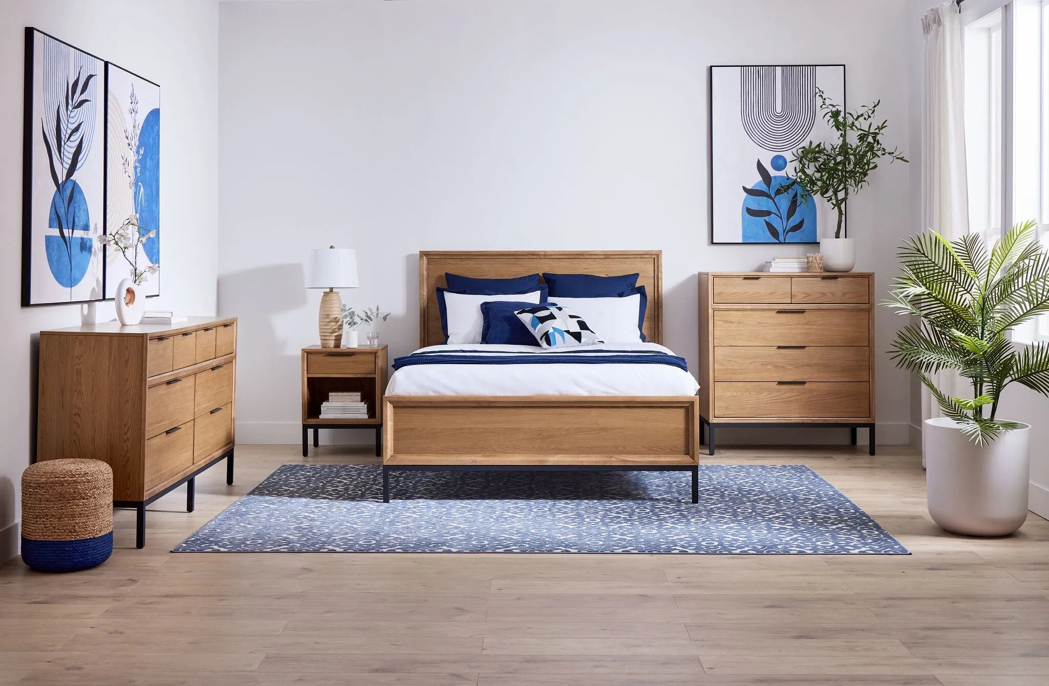 Feeling Connected - Newport 6 - Piece King Bedroom Package - Oak and Black