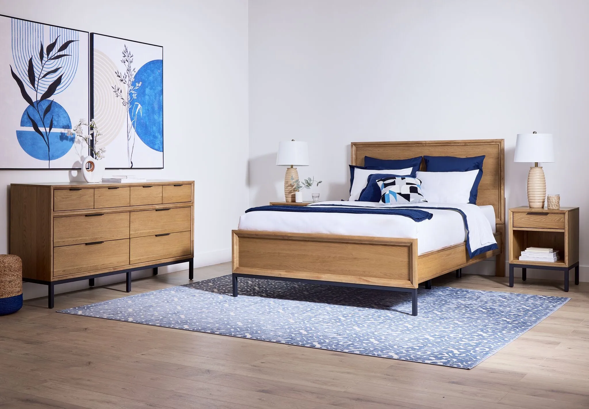 Feeling Connected - Newport 6 - Piece Queen Bedroom Package - Oak and Black