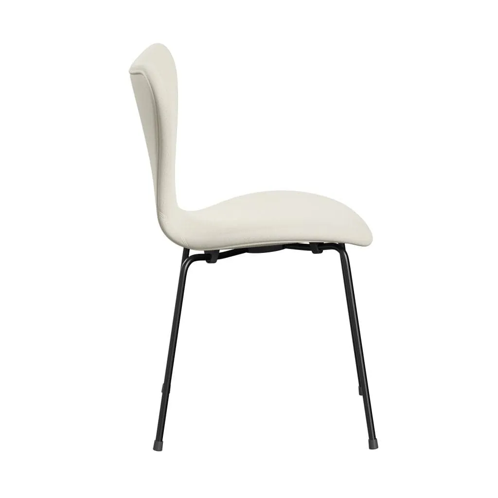 Fritz Hansen Series 7™ Chair Full Upholstery, Black/Sunniva 2 Crème