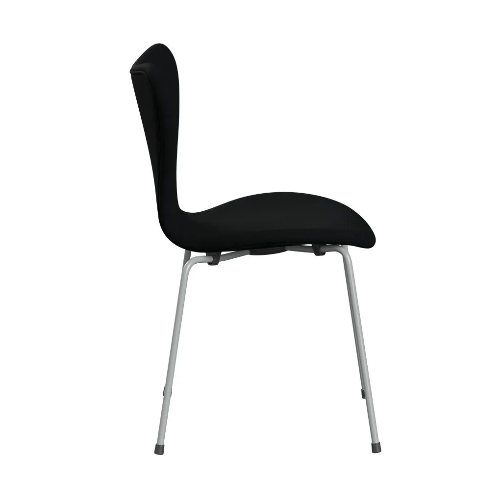 Fritz Hansen Series 7™ Chair Full Upholstery, Nine Grey/Christianshavn Black Uni