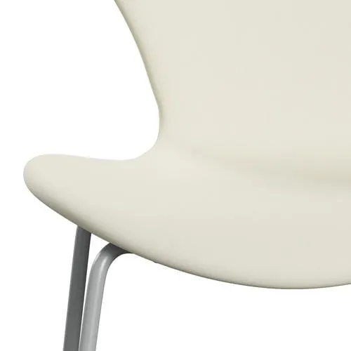 Fritz Hansen Series 7™ Chair Full Upholstery, Nine Grey/Comfort White