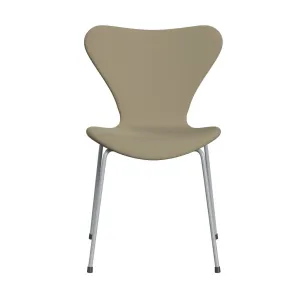 Fritz Hansen Series 7™ Chair Full Upholstery, Silver Grey/Capture Sand Colours