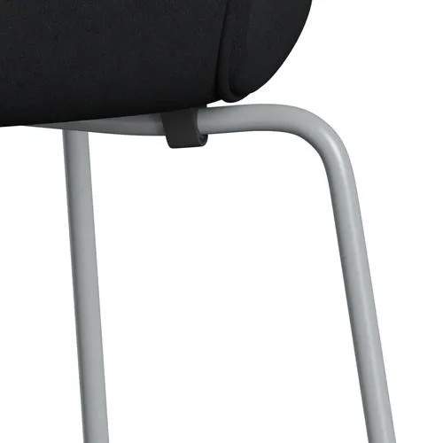 Fritz Hansen Series 7™ Chair Full Upholstery, Silver Grey/Comfort Black/Grey