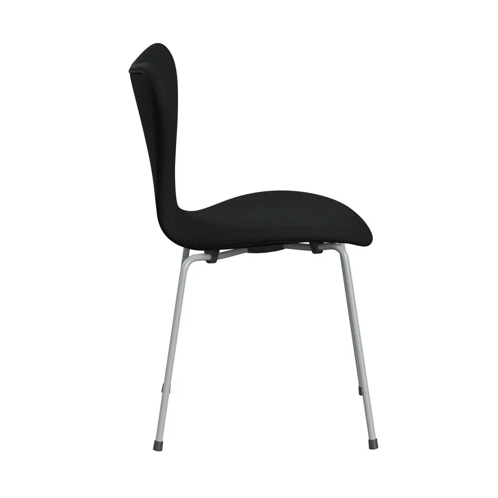 Fritz Hansen Series 7™ Chair Full Upholstery, Silver Grey/Comfort Black/Grey