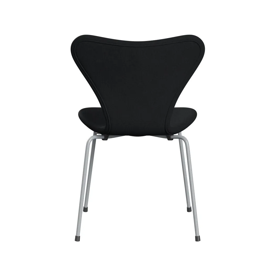 Fritz Hansen Series 7™ Chair Full Upholstery, Silver Grey/Comfort Black/Grey