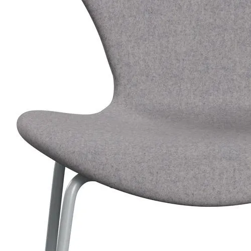 Fritz Hansen Series 7™ Chair Full Upholstery, Silver Grey/Divina Md Cool Light Grey