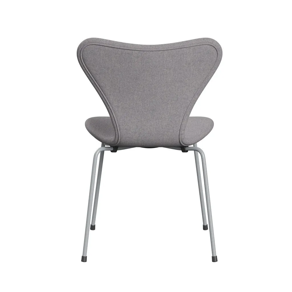 Fritz Hansen Series 7™ Chair Full Upholstery, Silver Grey/Divina Md Cool Light Grey