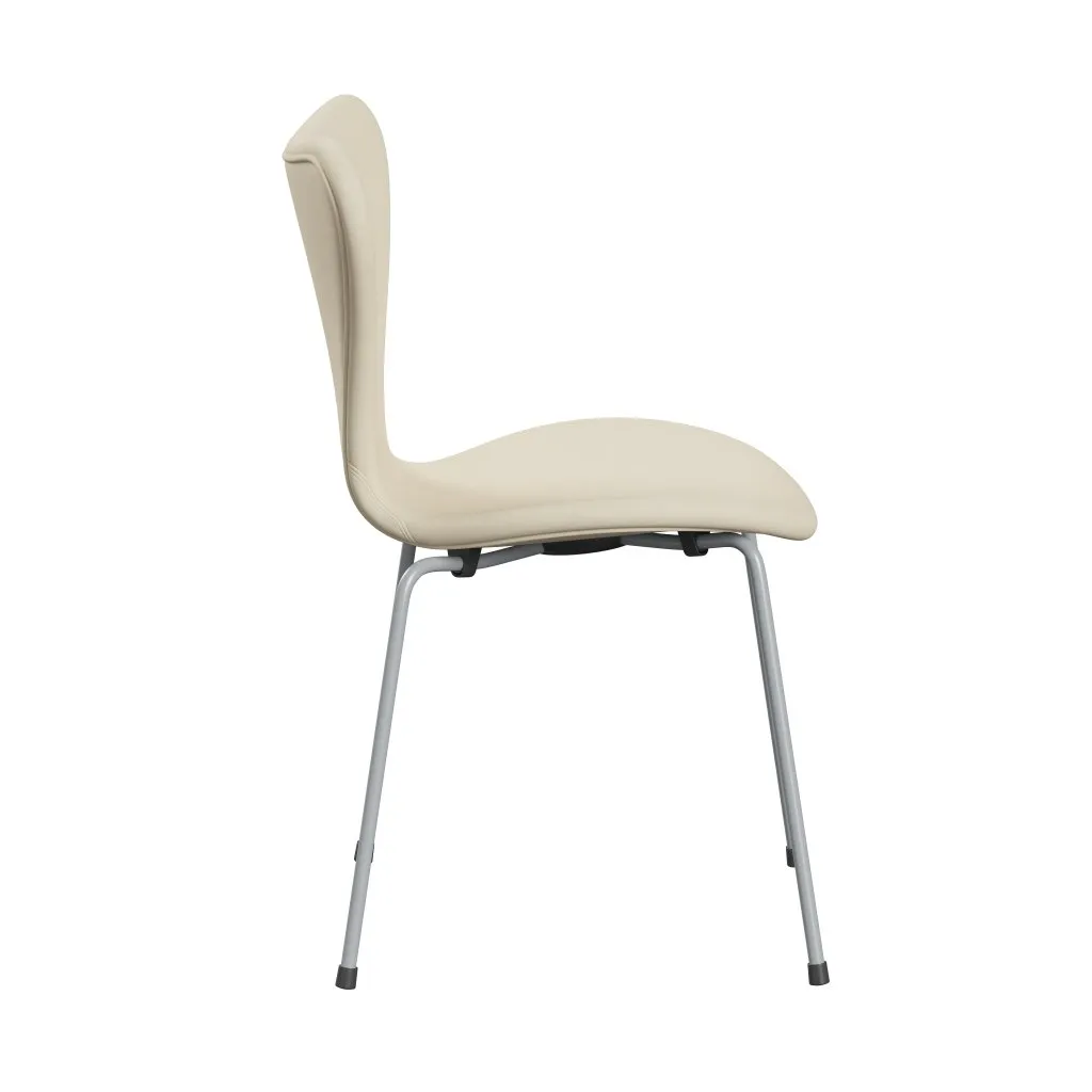 Fritz Hansen Series 7™ Chair Full Upholstery, Silver Grey/Divina White