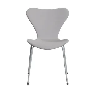 Fritz Hansen Series 7™ Chair Full Upholstery, Silver Grey/Steelcut Trio White & Light Grey