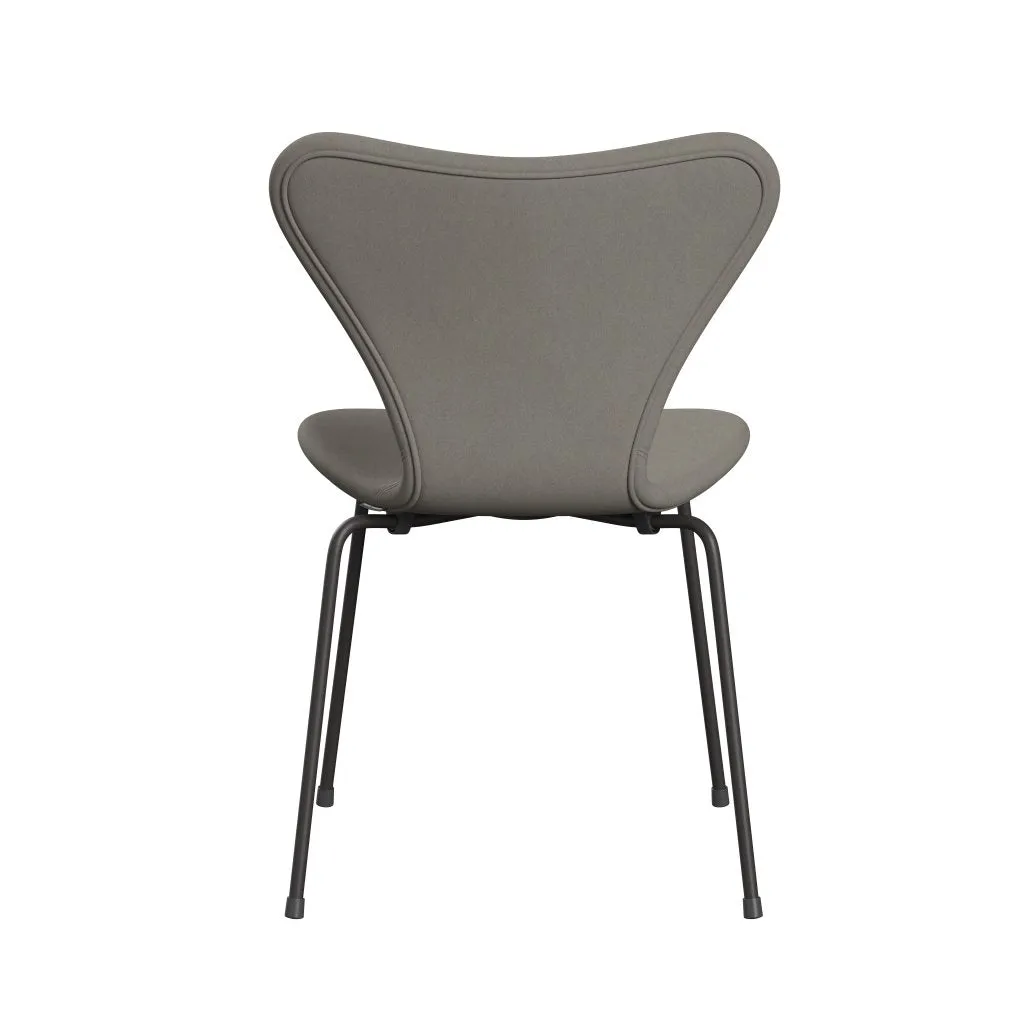 Fritz Hansen Series 7™ Chair Full Upholstery, Warm Graphite/Comfort Grey (C60003)