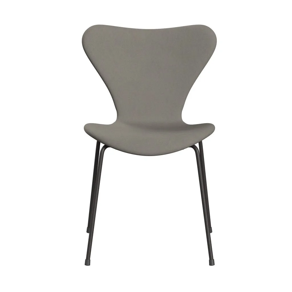 Fritz Hansen Series 7™ Chair Full Upholstery, Warm Graphite/Comfort Grey (C60003)