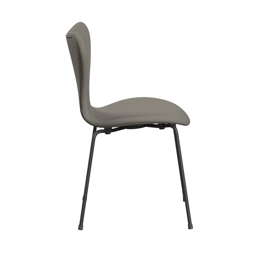 Fritz Hansen Series 7™ Chair Full Upholstery, Warm Graphite/Comfort Grey (C60003)