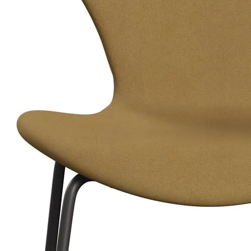 Fritz Hansen Series 7™ Chair Full Upholstery, Warm Graphite/Divina Sand Light