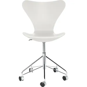 Fritz Hansen Series 7™ Swivel Chair Colored Ash, White