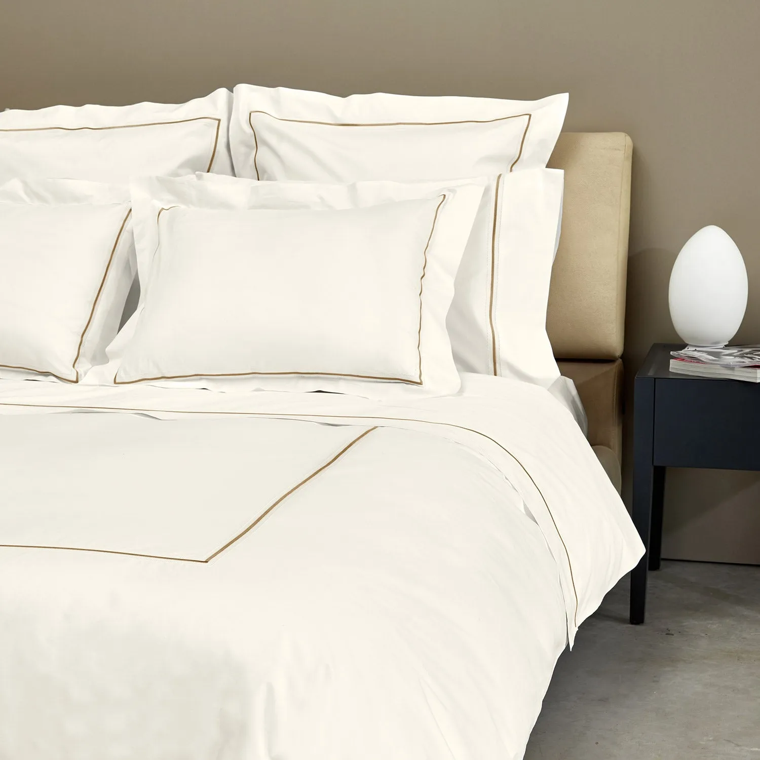 Gramercy Duvet & Shams, Ivory/Coffee