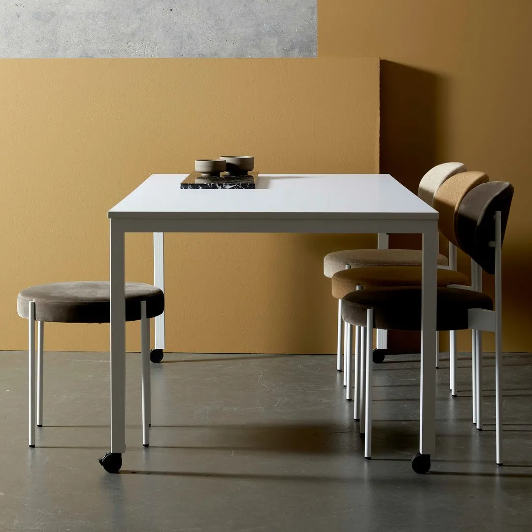 Panton Move Table