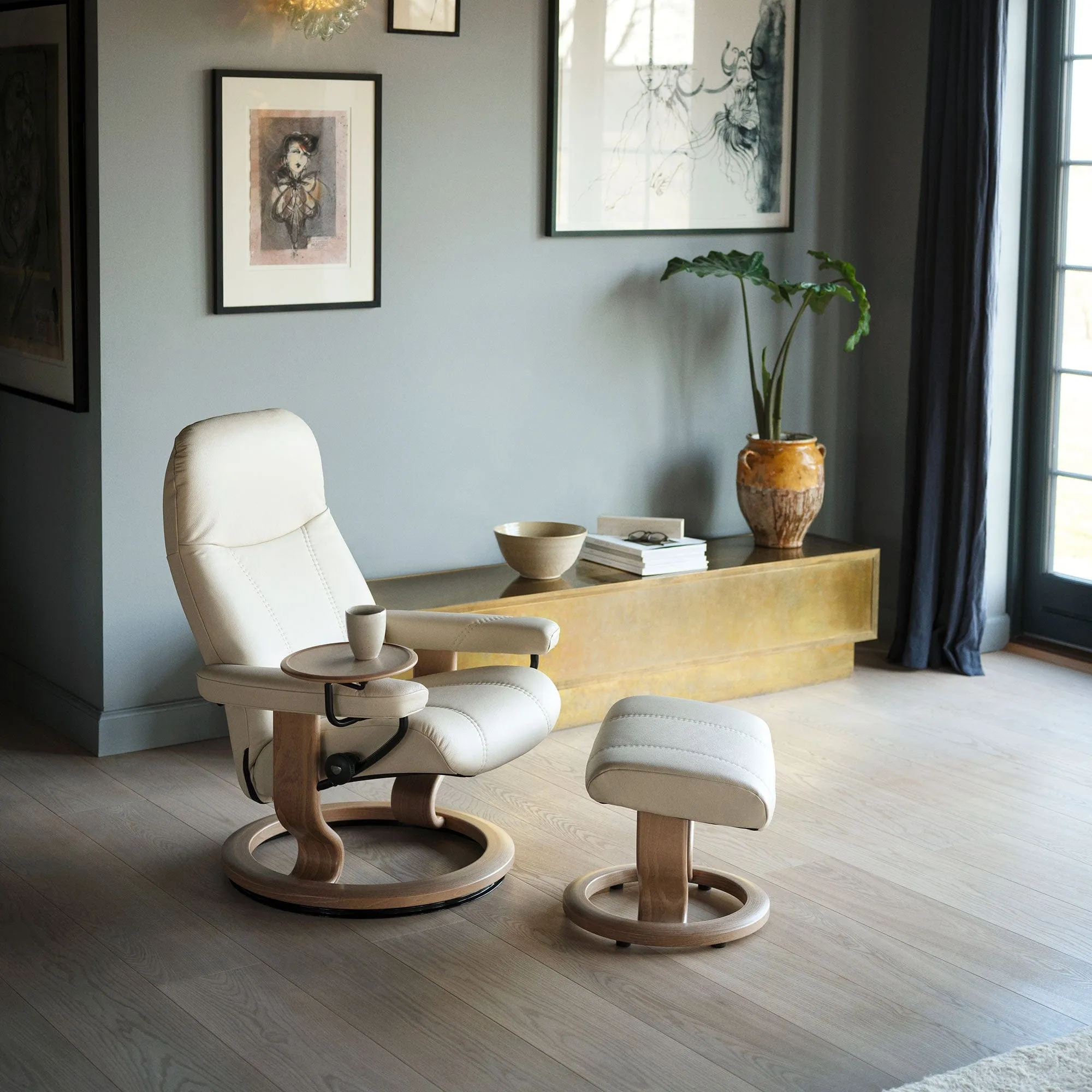 (Quickship) Stressless Consul - Chair & Stool With Classic Base In Leather