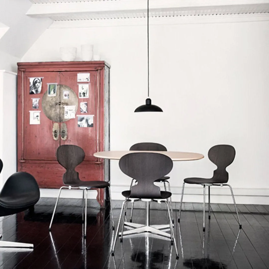 Super-Circular Pedestal Table